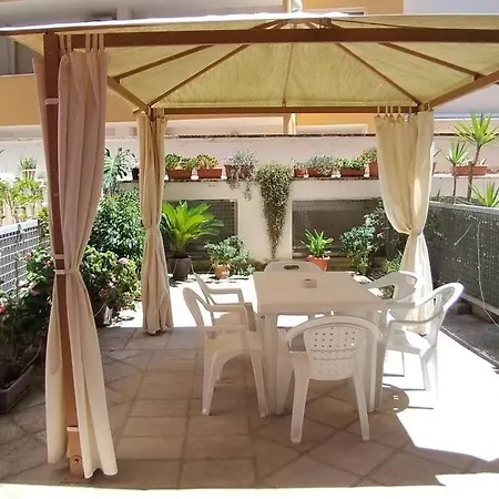 A Fronte Mare Appartement *